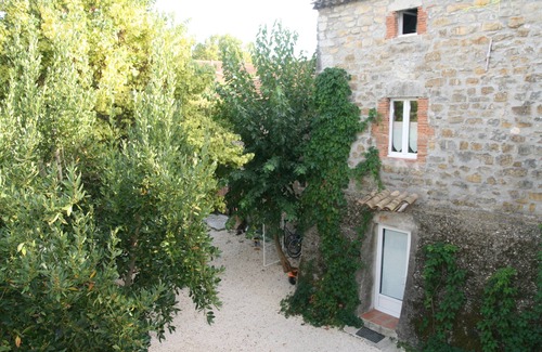 Saint-Alban-sous-Sampzon Cabaña | Casa rural "Magnanerie" en Grospierres cerca de Vallon pont d'arc en Ardèche