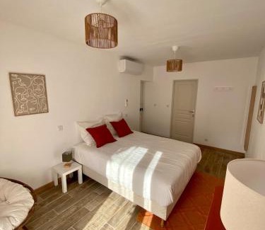 Prissac Casa | Gîte "La petite pompe" avec piscine et spa