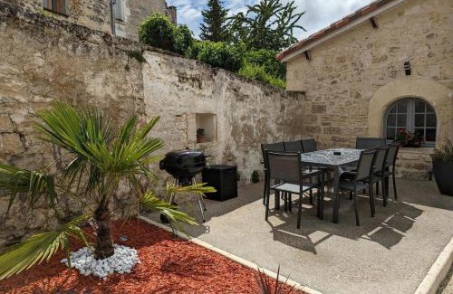 Saint-Meme-les-Carrieres Casa | Gîte La Rive Gauche