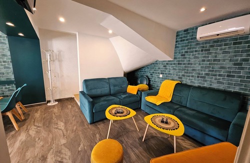 Sablons Casa | Gîte le loft bleu sleeps 12