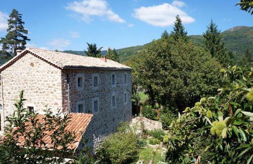 Saint-Julien-du-Gua Casa | Gîte * "le refuge des fées"