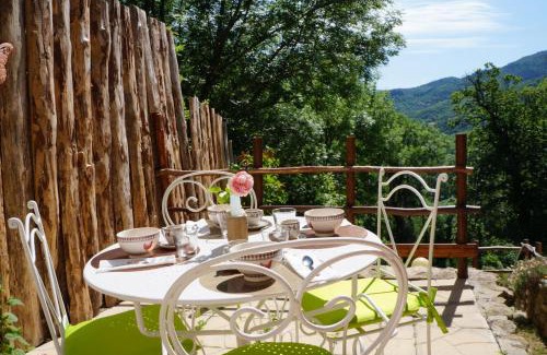 Saint-Julien-du-Gua Casa | Gîte * "le refuge des fées"