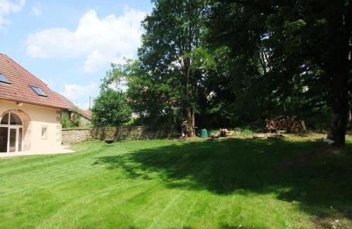 Clairegoutte Casa | Gîte Le Séquoia: Confort pour 17 personnes, idéal pour randonner dans les Vosges Saônoises - FR-1-583-426