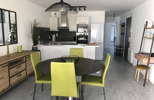 Pornic Apartamento | Todo a pie y tranquilo, amplio y encantador apartamento con terraza y garaje.