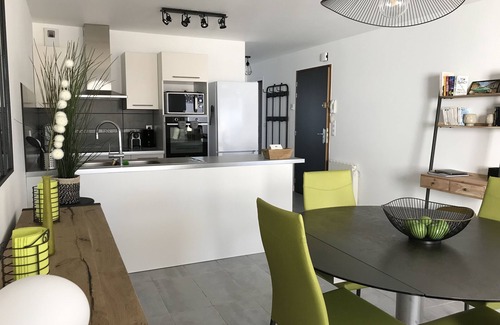 Pornic Apartamento | Todo a pie y tranquilo, amplio y encantador apartamento con terraza y garaje.