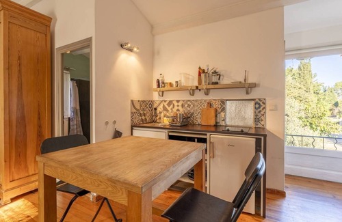 St.-Remy-de-Provence Cabaña | Gîte-NOMADE étage-Baño con ducha-Vista al Parque