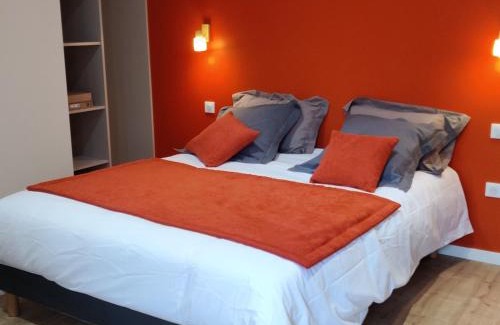 Cheffois Casa | Gîte rénové avec piscine intérieure, accessible PMR, en plein cœur du Bocage Vendéen. - FR-1-426-536