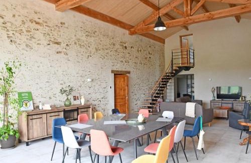 Cheffois Casa | Gîte rénové avec piscine intérieure, accessible PMR, en plein cœur du Bocage Vendéen. - FR-1-426-536