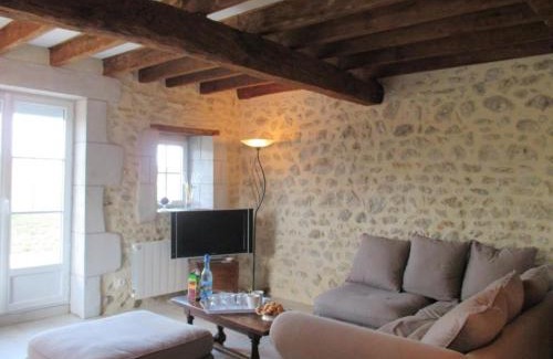 Saint-Priest-d'Andelot Casa | Gîte rénové, draps inclus, terrasse, salle de jeux, poêle, WiFi, animaux OK, parking, campagne calme - FR-1-489-410