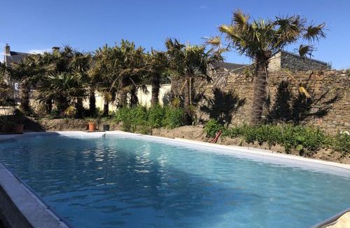 Surtainville Casa | Gîte "ROSE des VENTS" - PISCINE jusqu'au 15 SEPTEMBRE, JARDIN BOTANIQUE, COMMERCES & MER