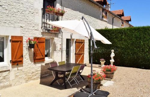 La Tour-Saint-Gelin Casa | Gîte rural 1 chambre, cour close, équipements bébé, Wi-Fi, proche mini-golf, non fumeur, tout inclus - FR-1-381-24