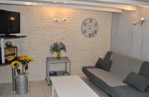 La Tour-Saint-Gelin Casa | Gîte rural 1 chambre, cour close, équipements bébé, Wi-Fi, proche mini-golf, non fumeur, tout inclus - FR-1-381-24