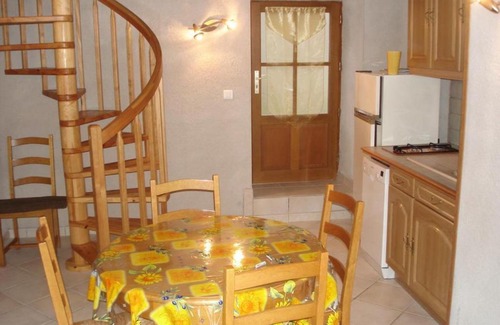Saint-Pourcain-sur-Sioule Casa | Gîte Saint-Pourçain-sur-Sioule, 2 pièces, 2 personnes - FR-1-489-30