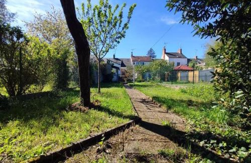 Chateauroux Casa | Gîte Saint-Denis - proche centre ville - jardin