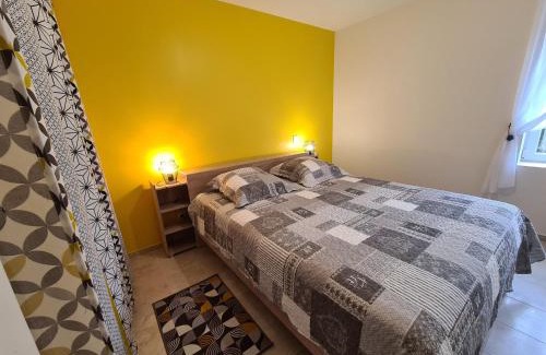 Lye Casa | Gîte spacieux près du zoo de Beauval avec cour privative, terrasse, et équipements complets - FR-1-591-371