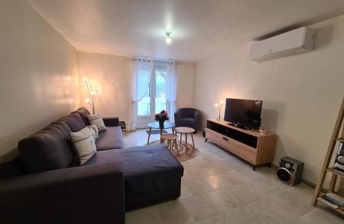 Lye Casa | Gîte spacieux près du zoo de Beauval avec cour privative, terrasse, et équipements complets - FR-1-591-371