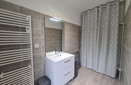 Lye Casa | Gîte spacieux près du zoo de Beauval avec cour privative, terrasse, et équipements complets - FR-1-591-371
