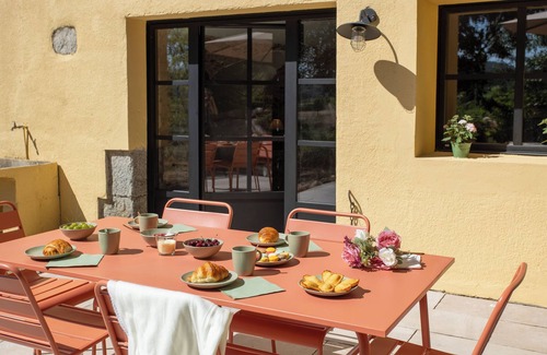 Gonfaron Casa | Gîte Syrah Confortable et Raffiné Pour 6 Personnes au Coeur D'un Vignoble Varois