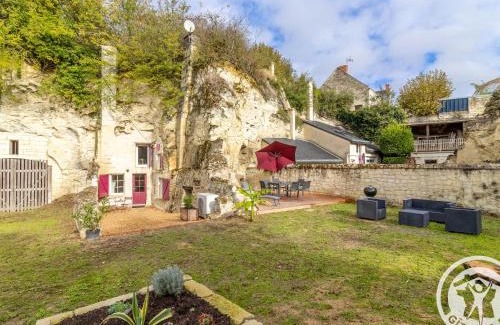 Les Ulmes Casa | Gîte troglodyte unique avec jacuzzi, billard et jardin, près de Doué La Fontaine et Saumur - FR-1-622-69