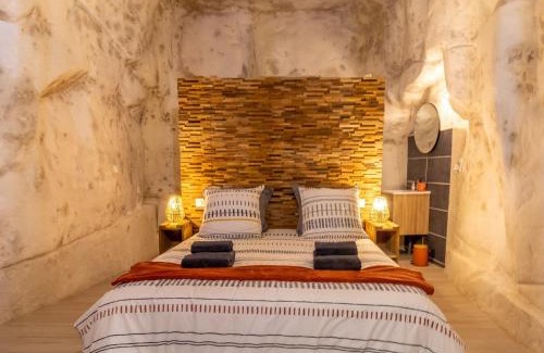 Les Ulmes Casa | Gîte troglodyte unique avec jacuzzi, billard et jardin, près de Doué La Fontaine et Saumur - FR-1-622-69