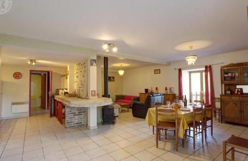 La Terrasse-sur-Dorlay Casa | Gîtes au cœur du Parc du Pilat, parfait pour les familles et amateurs d'activités en plein air - FR-1-496-72