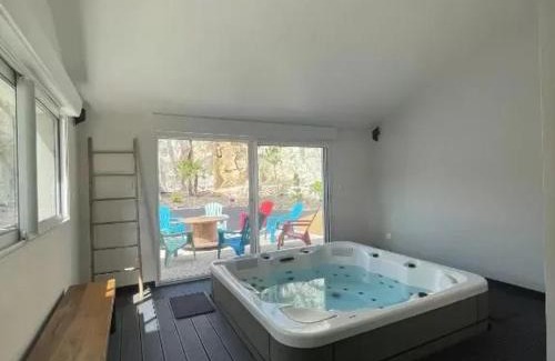 Faverolles Casa | Gîtes de charme avec jacuzzi, piscine chauffée, et activités familiales près du Zoo de Beauval et des Châteaux - FR-1-591-566