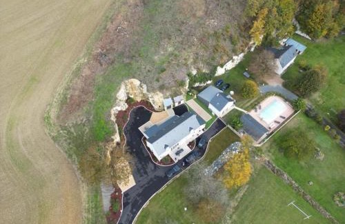 Faverolles Casa | Gîtes de charme avec jacuzzi, piscine chauffée, et activités familiales près du Zoo de Beauval et des Châteaux - FR-1-591-566