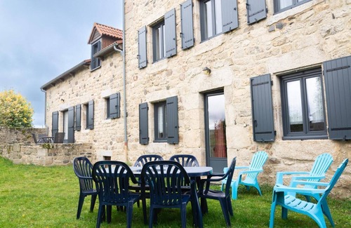 Chaulhac Casa | Gîtes de France 6/7 people 3 bedrooms
