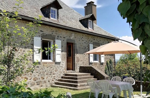 Sainte-Eulalie Casa | Gïte DU Bosquet Cantal au Calme ! Animaux de Compagnie Acceptés !