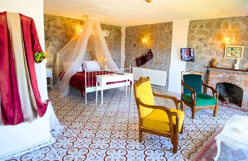 Dikili Hotel | Gulnar Sultan Tas Konak
