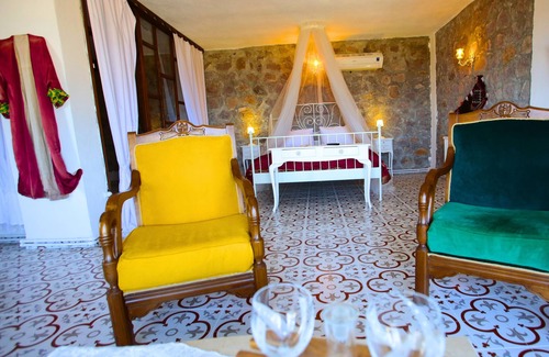 Dikili Hotel | Gulnar Sultan Tas Konak