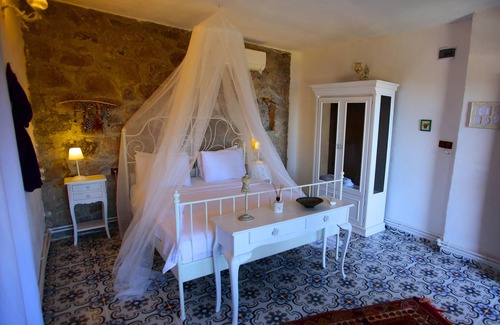 Dikili Hotel | Gulnar Sultan Tas Konak