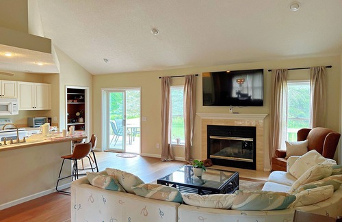 Mayville Casa | G Cookie's Mayville Getaway