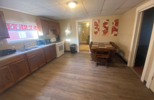 Downtown Syracuse Casa | (G1) 3 bdrm near Syracuse University and Destiny Mall!