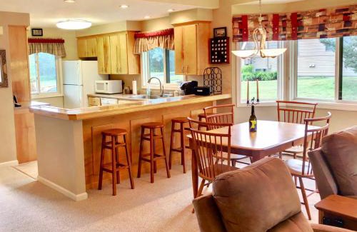 Bretton Woods Villa | G4 Modern home with AC within walking distance of golf course and Mt Washington Hotel