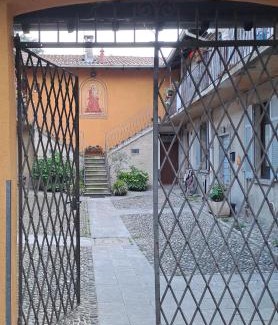 Albate Apartamento | Gabbinoholidayhome Appartamento in suggestiva corte