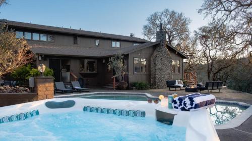 Santa Rosa Casa | Gable by AvantStay Beautiful 3.5 Acre Oasis w Gorgeous Views Pool Hot Tub