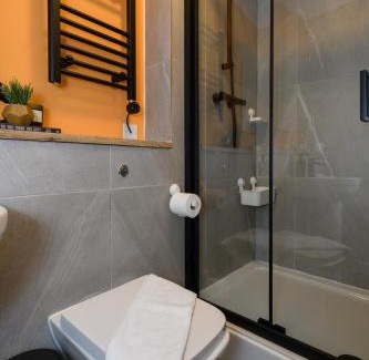 Plasnewydd Apartamento | Gad Suite by Koya Homes - 2 Ensuite Bedroom Apartment, Cardiff City Centre, Free Parking