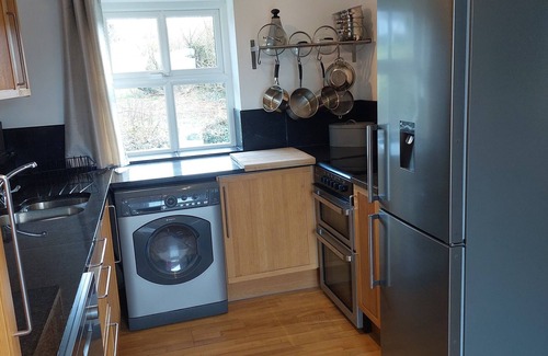 Cylch-Y-Garn Cabaña | Gadlys cottage sleeps 6 dog friendly walk to Church Bay Beach sea views
