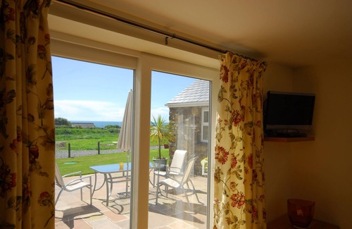 Cylch-Y-Garn Cabaña | Gran casa de vacaciones en Church Bay Anglesey duerme 12 a 14 Vistas al mar