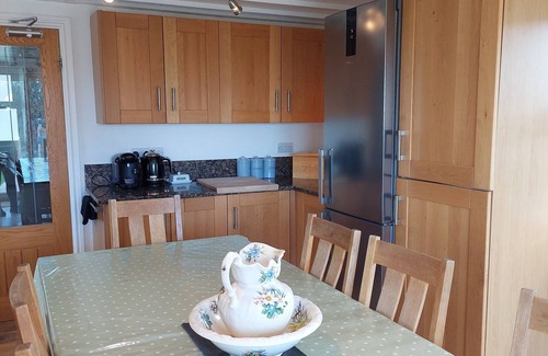 Cylch-Y-Garn Casa | Gadlys Farmhouse Church Bay Anglesey sleeps 6 Sea Views