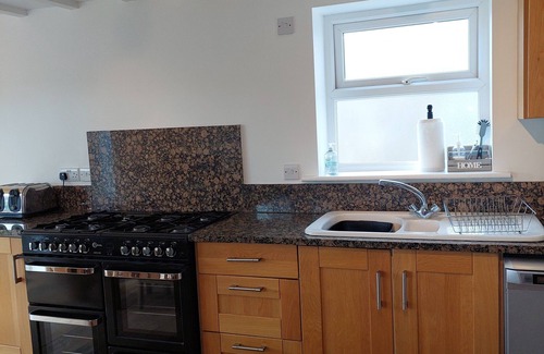 Cylch-Y-Garn Casa | Gadlys Farmhouse Church Bay Anglesey sleeps 6 Sea Views