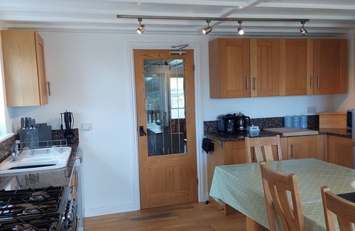 Cylch-Y-Garn Casa | Gadlys Farmhouse Church Bay Anglesey sleeps 6 Sea Views