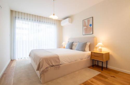 Ramalde Apartamento | Gaia Elegant Apartment with Patio by LovelyStay