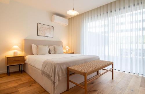 Ramalde Apartamento | Gaia Elegant Apartment with Patio by LovelyStay