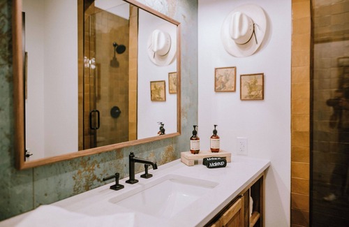Wimberley Hotel | Gaines Ranch on the Square | The Corral Suite | 2 Queens | Downtown Wimberley