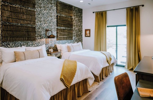 Wimberley Hotel | Gaines Ranch on the Square | The Lazy Spur Suite | 2 Queen Beds | Wimberley