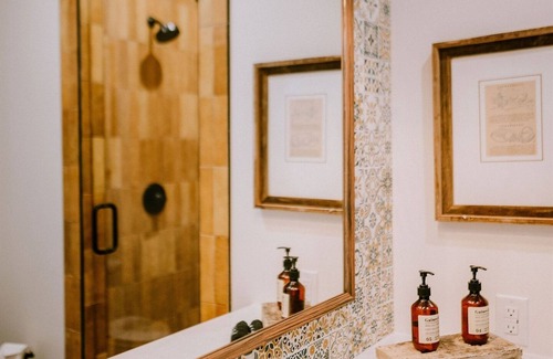 Wimberley Hotel | Gaines Ranch on the Square | The Lazy Spur Suite | 2 Queen Beds | Wimberley