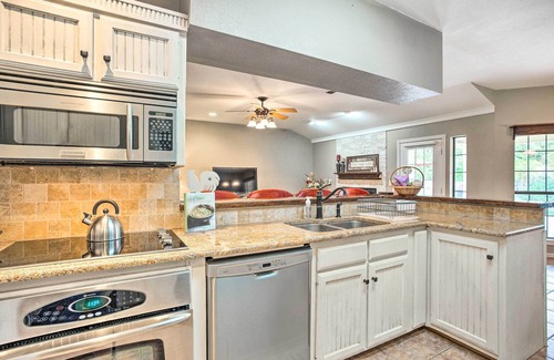 Gainesville Casa | Gainesville Home w/ Outdoor Oasis, 16 Mi to Lake