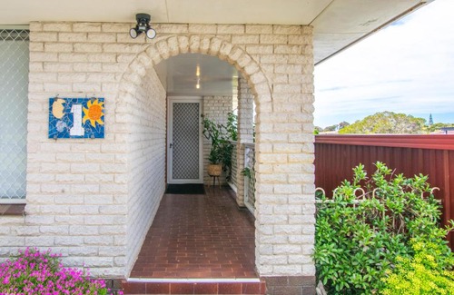 Spencer Park Casa | Gairdner Cottage - something a bit different!